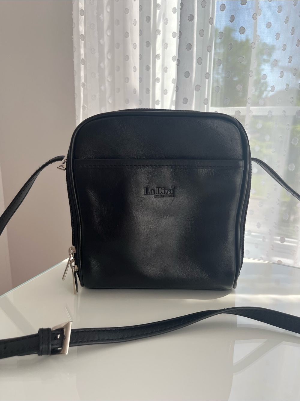 La Diva Vintage Black Leather Crossbody Bag with Multiple Pockets